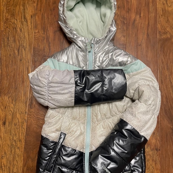 London Fog, girls jacket size small, 7/8. - Picture 3 of 6